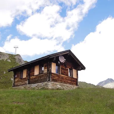 Alpstuga Chalet @2200m Chuestall Huttli